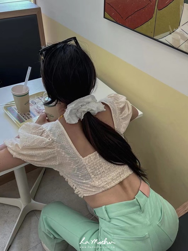 大V領扭結短版上衣